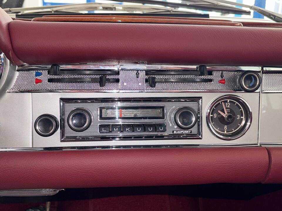 Image 18/24 of Mercedes-Benz 280 SL (1968)