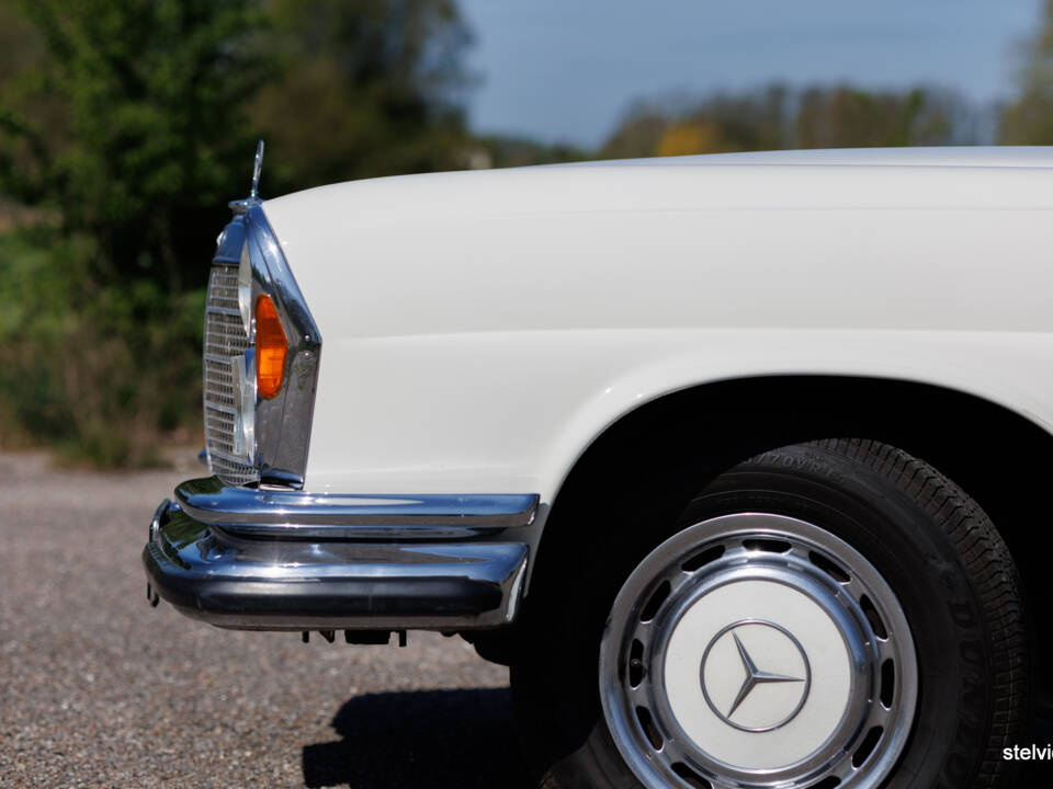 Image 19/38 of Mercedes-Benz 280 SE 3,5 (1970)