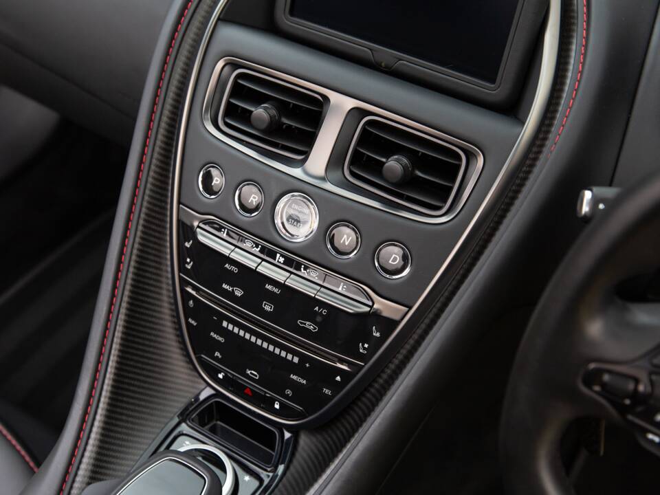 Immagine 53/84 di Aston Martin DBS 770 Ultimate Volante (2023)