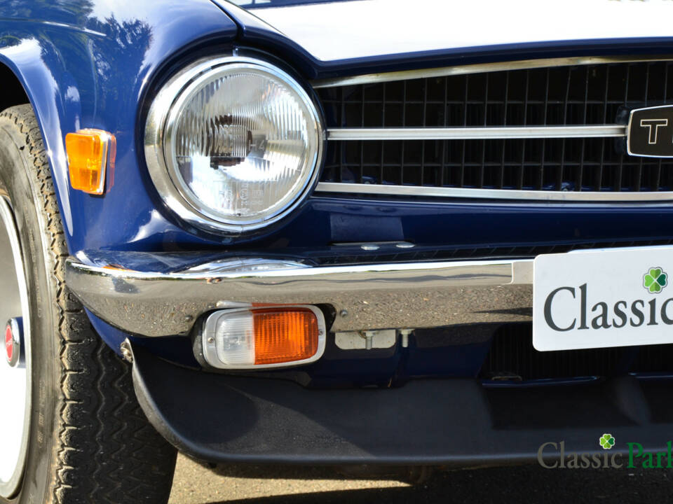 Image 43/50 of Triumph TR 6 (1975)