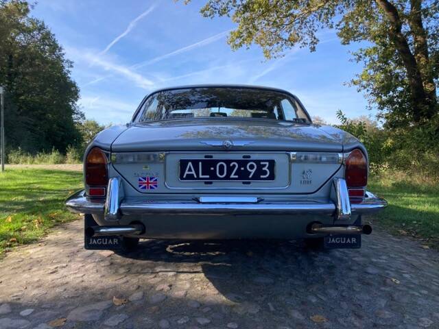 Image 2/60 of Jaguar XJ 6 4.2 (1972)