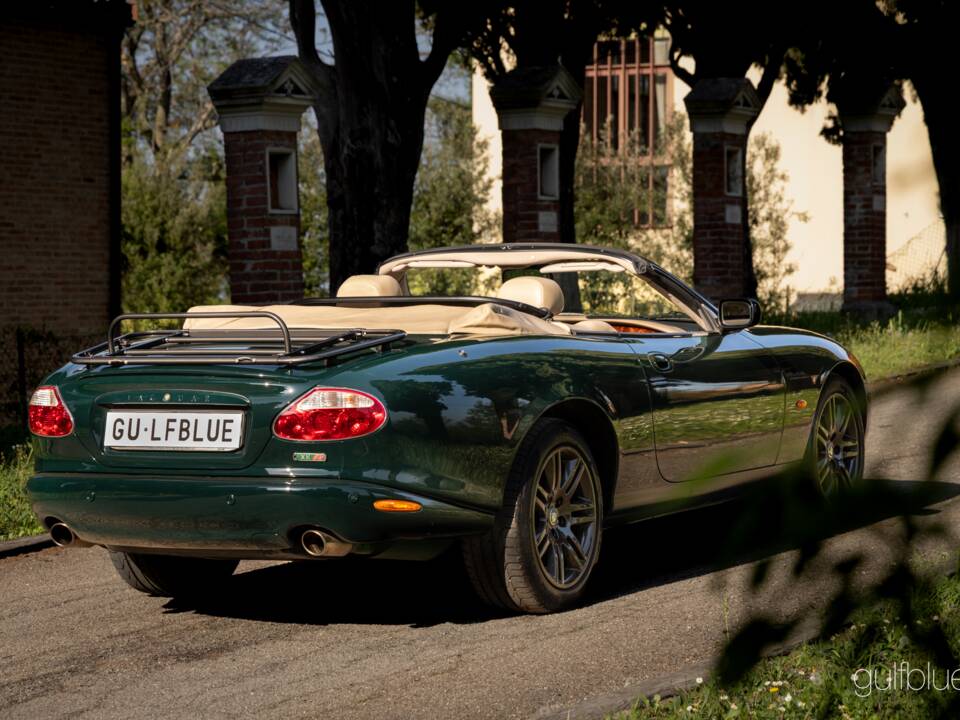 Image 22/70 of Jaguar XKR (2004)