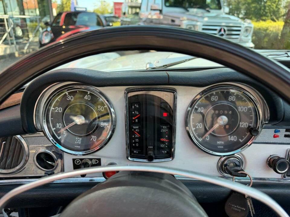 Image 16/42 of Mercedes-Benz 280 SL (1968)