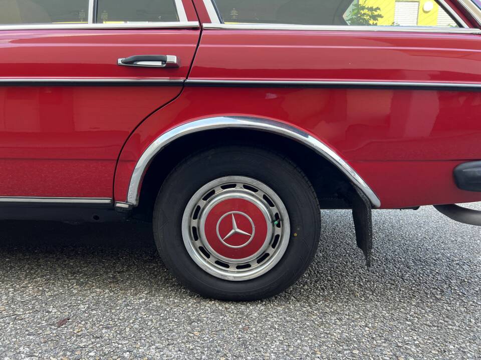 Image 6/8 of Mercedes-Benz 300 TD (1980)