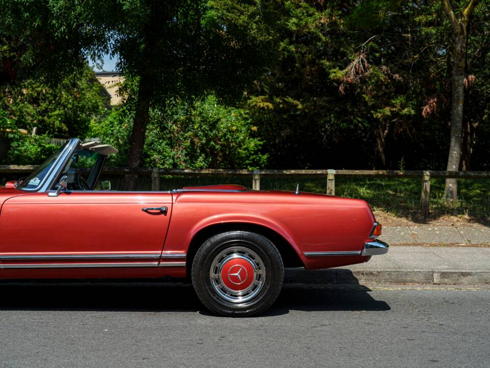 Image 18/33 of Mercedes-Benz 280 SL (1970)