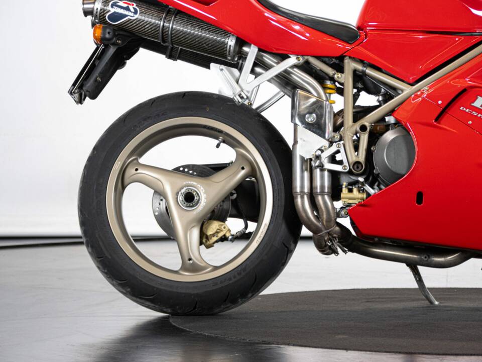 Imagen 31/50 de Ducati 748 S (1996)