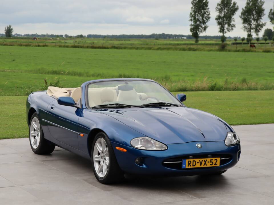 Image 29/50 de Jaguar XK8 4.0 (1997)
