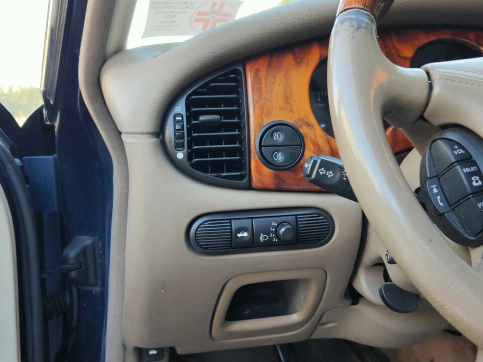 Image 19/30 de Jaguar XJ 8 4.0 Executive (1998)