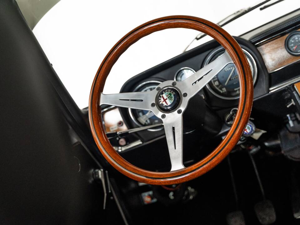 Bild 13/40 von Alfa Romeo Giulia Super 1.3 (1974)