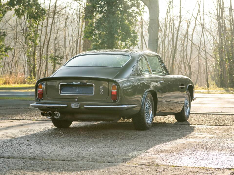 Immagine 7/36 di Aston Martin DB 6 Mk II (1970)