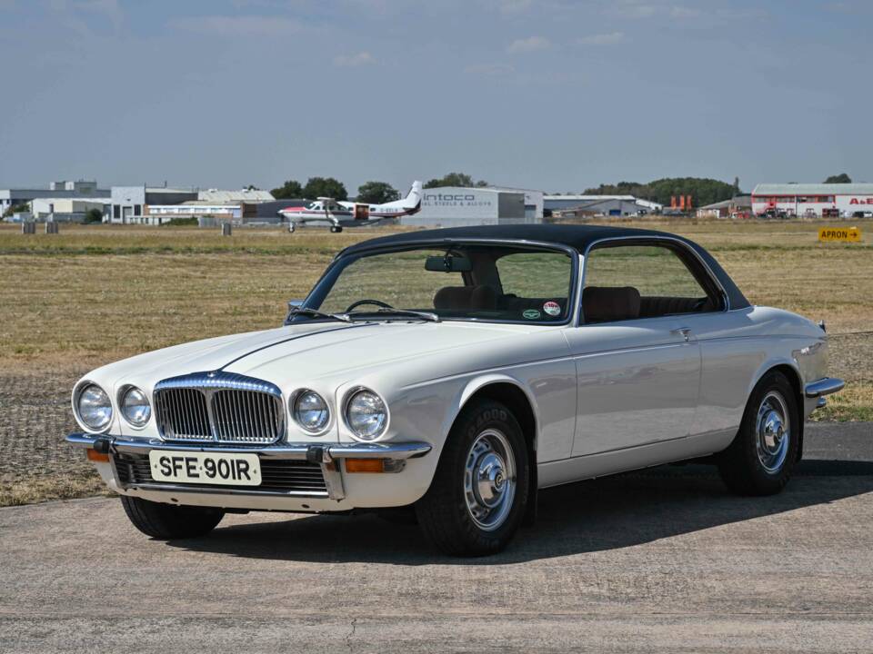 Bild 9/36 von Daimler Sovereign 4.2 (1976)