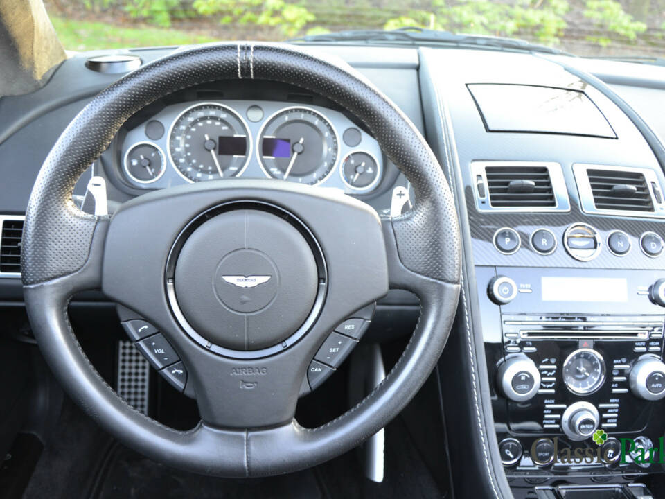 Image 45/50 of Aston Martin DBS Volante (2010)