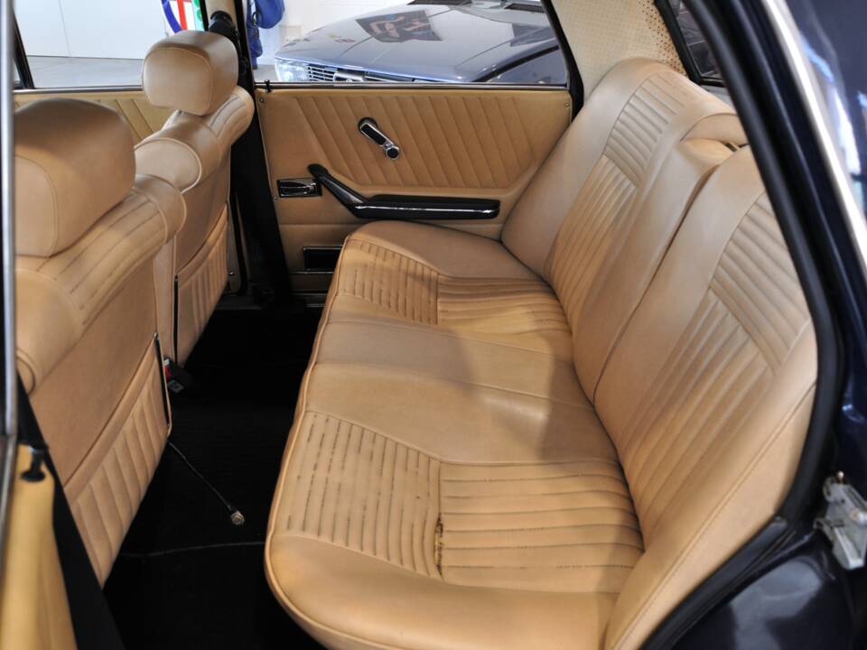 Image 17/35 of Alfa Romeo 2000 Berlina (1972)