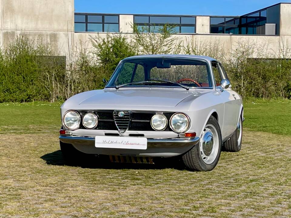 Image 9/47 de Alfa Romeo 1750 GT Veloce (1968)