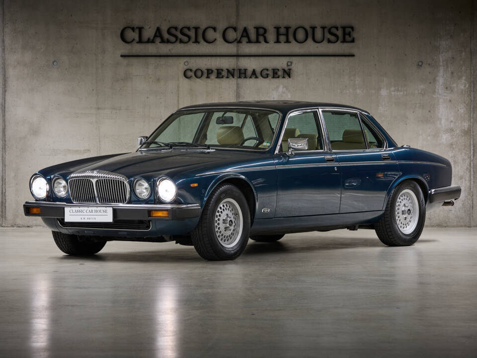 Afbeelding 7/99 van Daimler Double Six (1993)