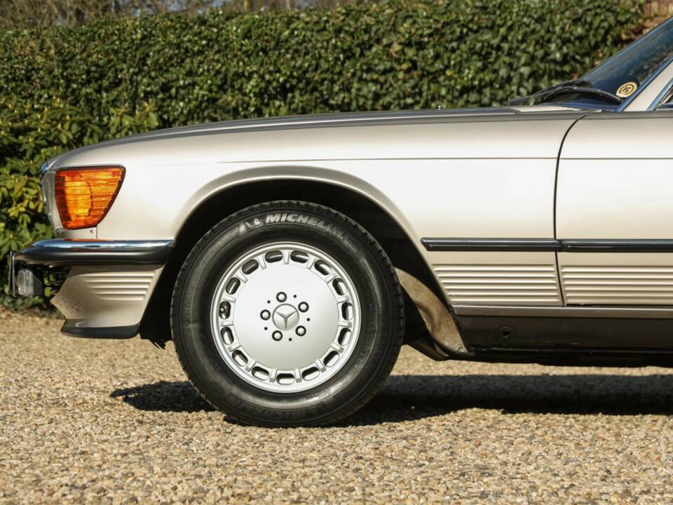 Bild 35/50 von Mercedes-Benz 560 SL (1987)