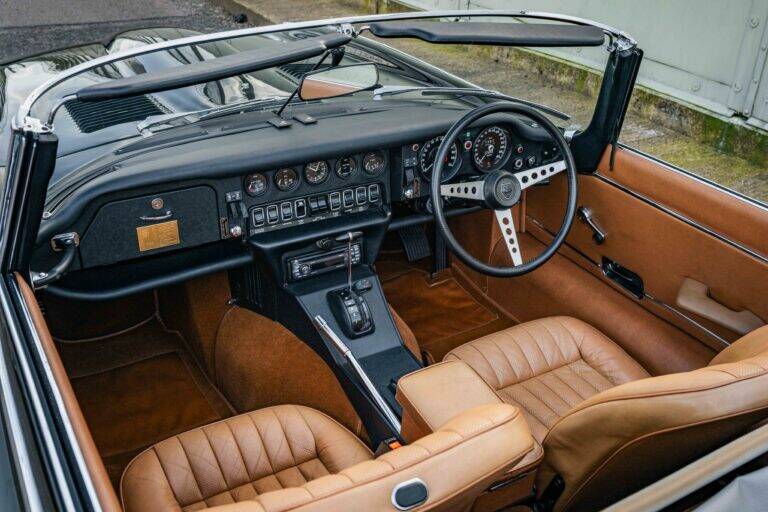 Image 31/48 of Jaguar E-Type V12 (1974)