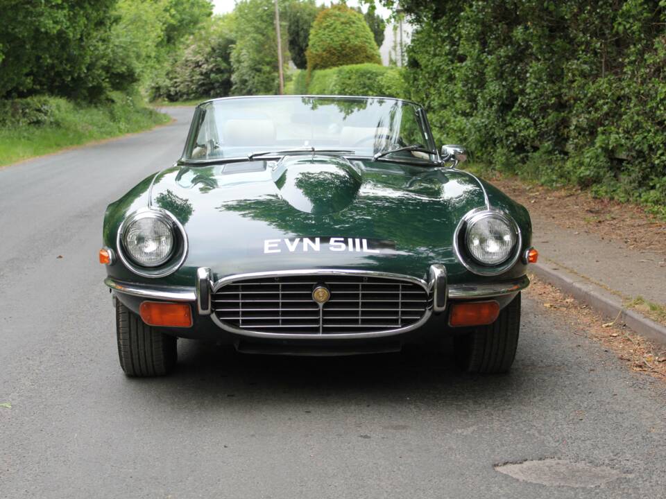 Image 2/18 of Jaguar Type E V12 (1973)