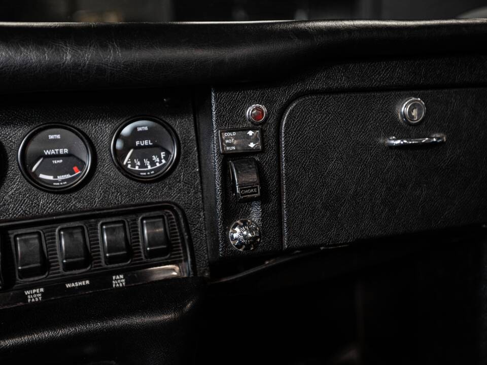 Image 31/53 de Jaguar E-Type (1970)
