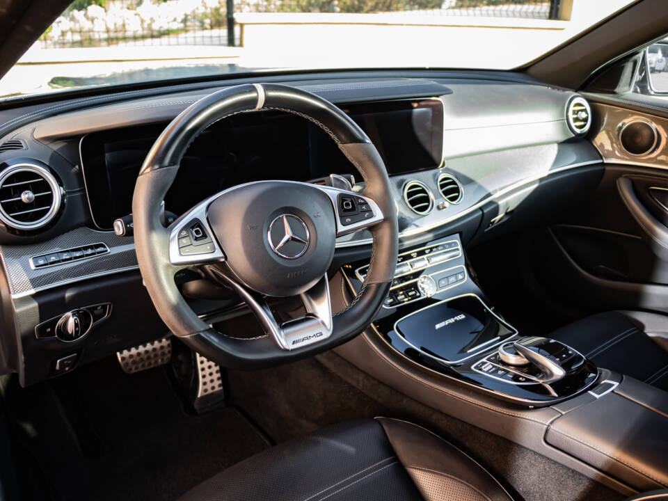 Bild 14/28 von Mercedes-Benz AMG E 63 S 4MATIC+ T (2017)