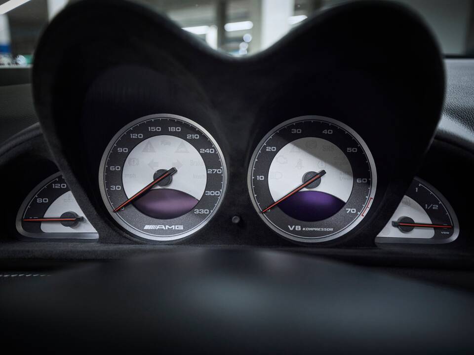 Image 61/99 de Mercedes-Benz SL 55 AMG (2005)