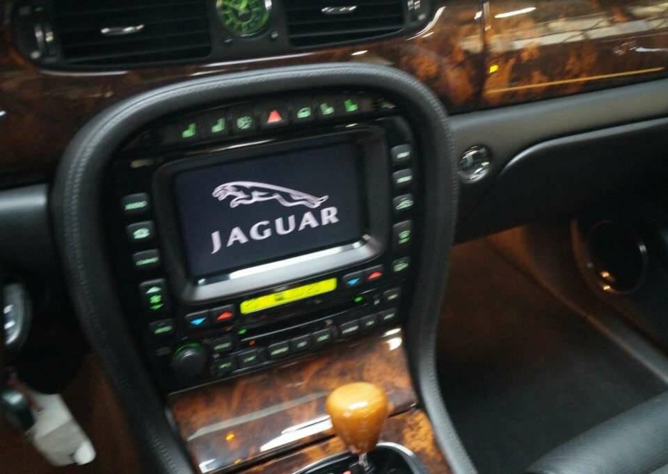 Image 11/50 of Jaguar XJ 8 4.2 (2008)