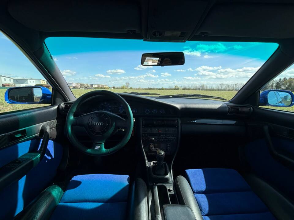 Image 28/29 of Audi S6 Plus Avant (1996)