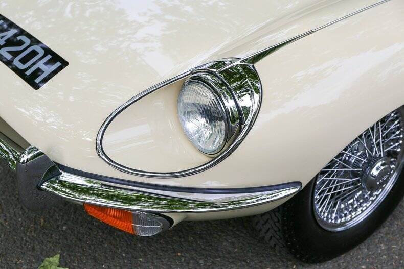 Image 15/50 of Jaguar E-Type (1969)