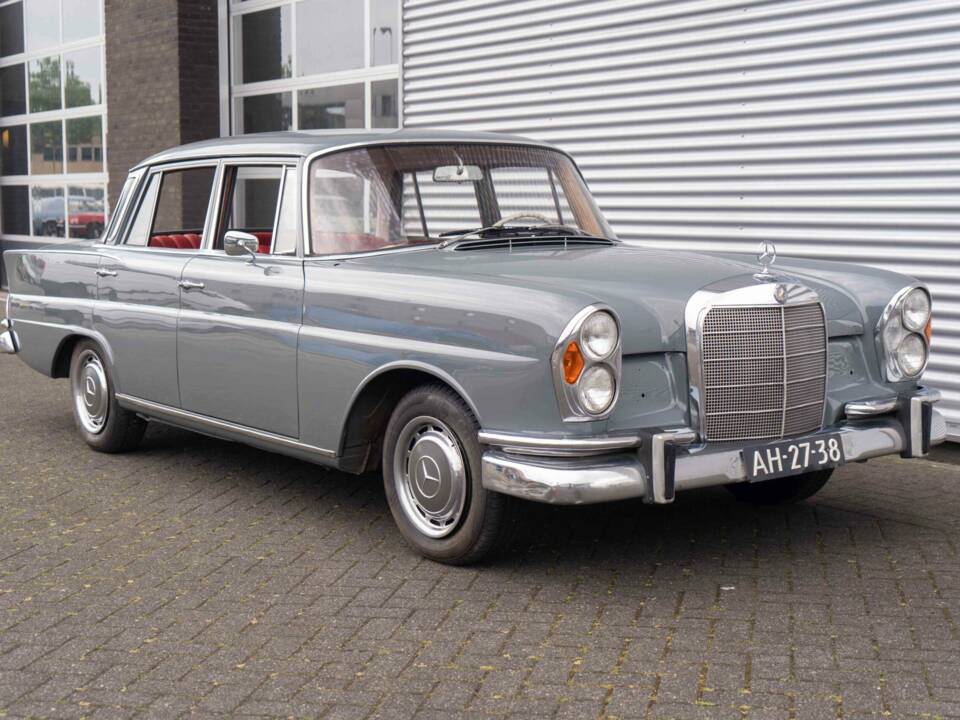 Image 1/8 of Mercedes-Benz 220 SE b (1962)