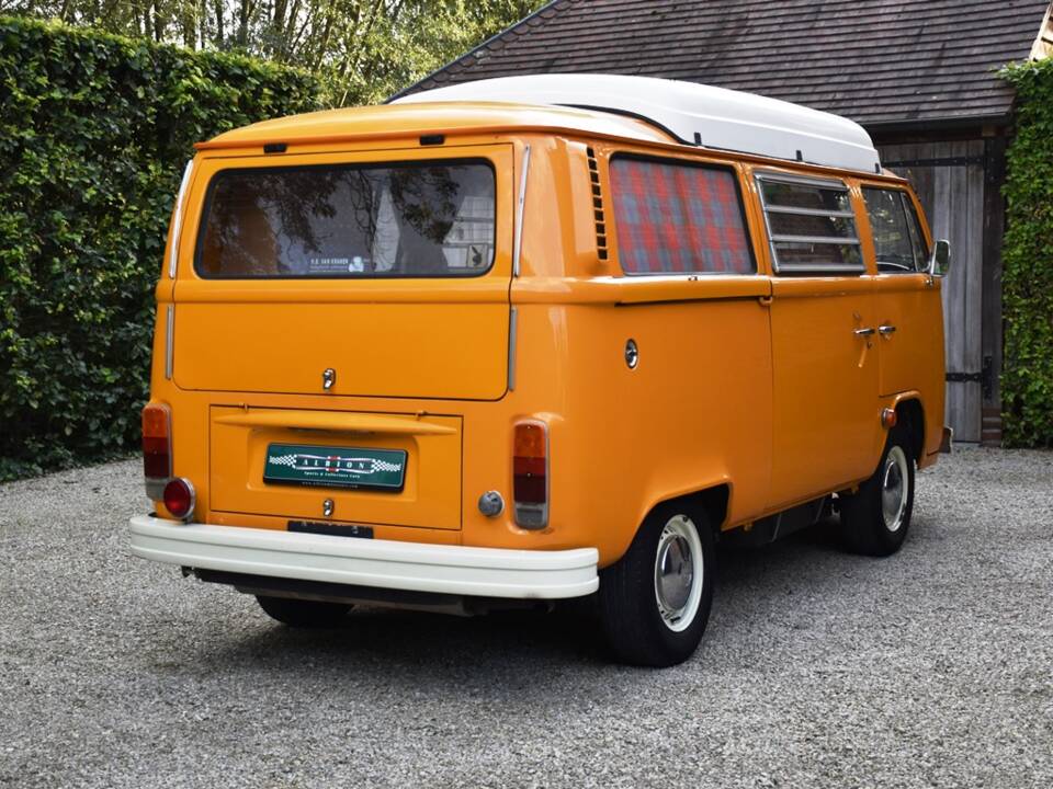 Image 13/49 of Volkswagen T2b Camper (1978)