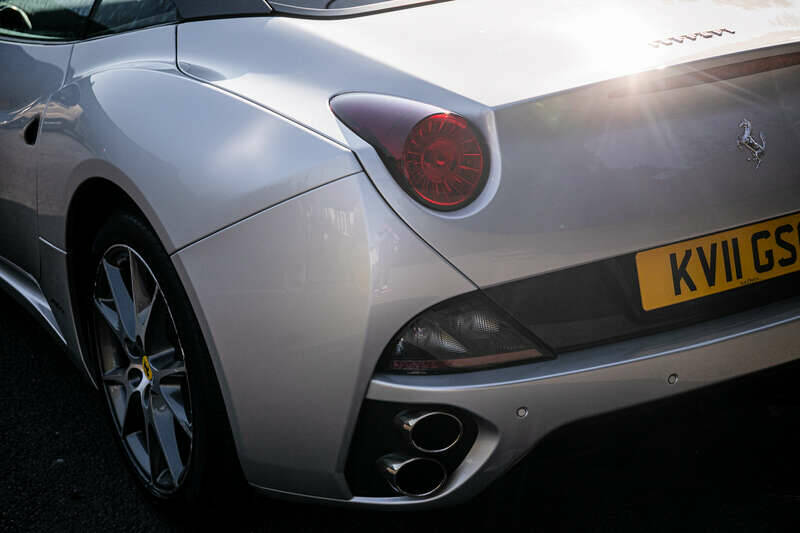 Image 36/44 de Ferrari California (2011)