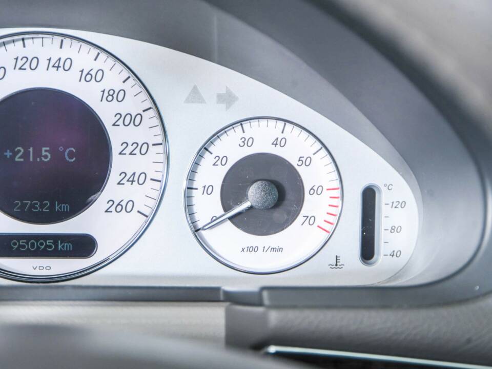 Bild 17/50 von Mercedes-Benz E 320 T 4MATIC (2004)