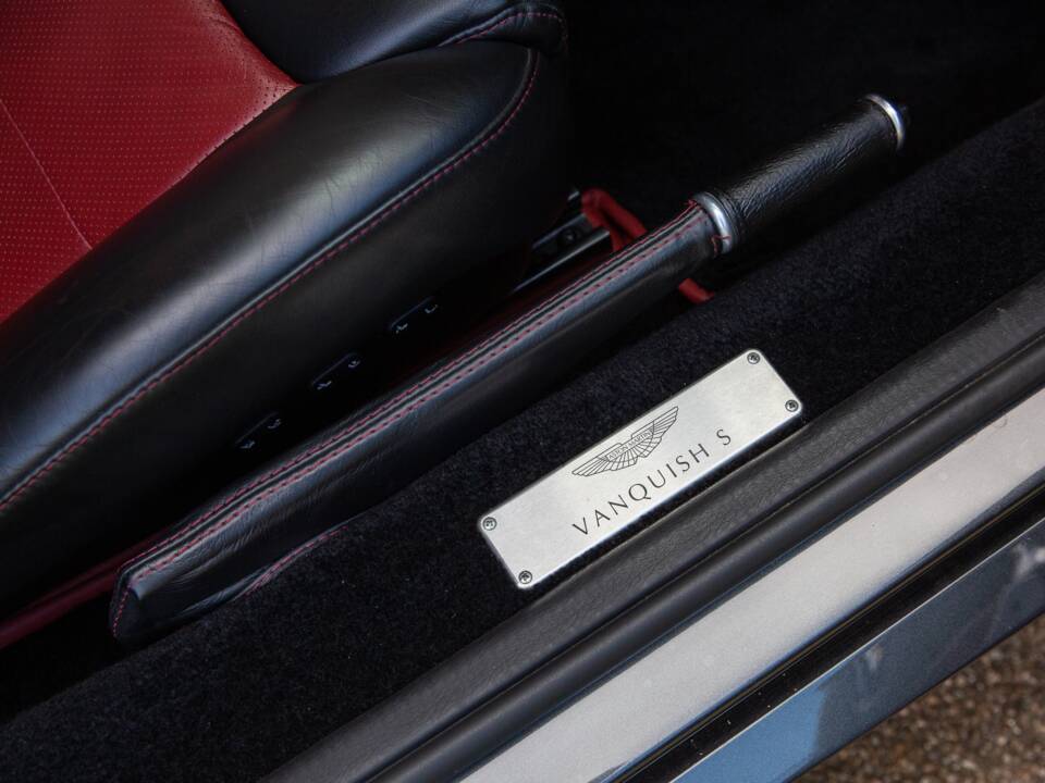 Image 69/92 of Aston Martin V12 Vanquish S (2007)