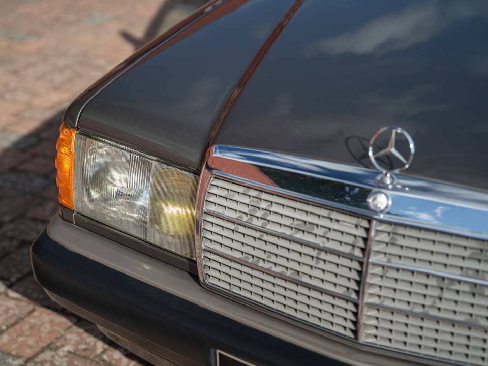 Immagine 3/73 di Mercedes-Benz 190 D 2.5 (1990)