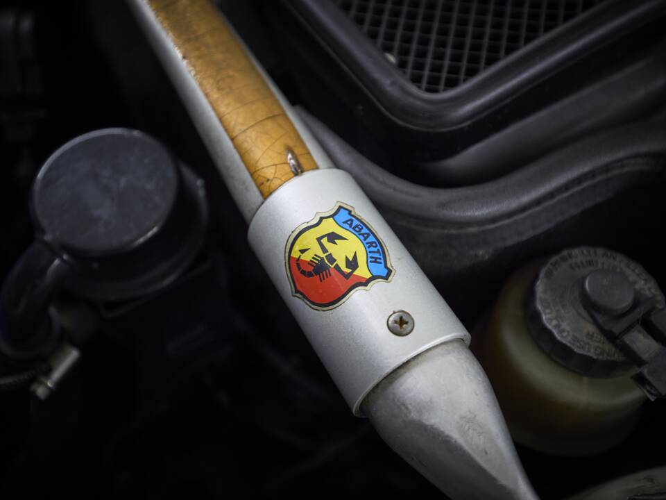 Image 86/93 of Lancia Delta HF Integrale Evoluzione I (1992)