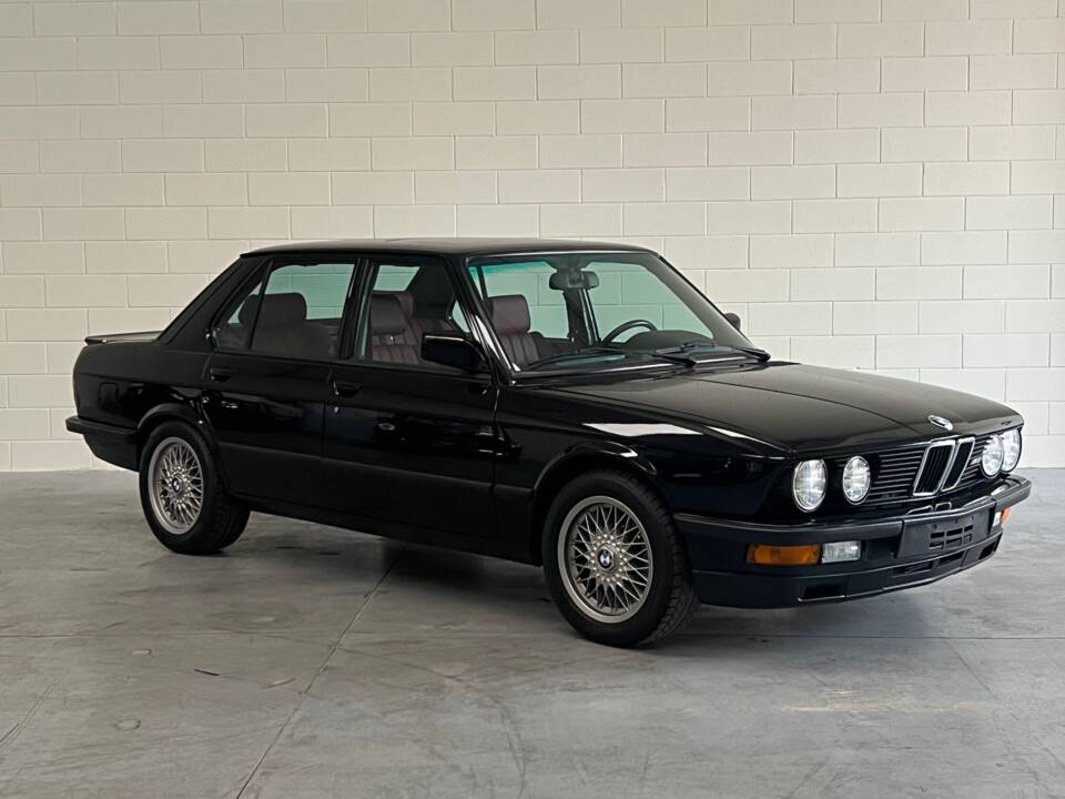 Image 3/21 de BMW M5 (1987)