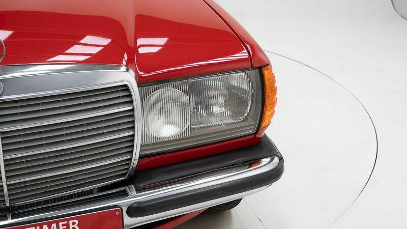 Image 11/15 of Mercedes-Benz 300 TD (1980)