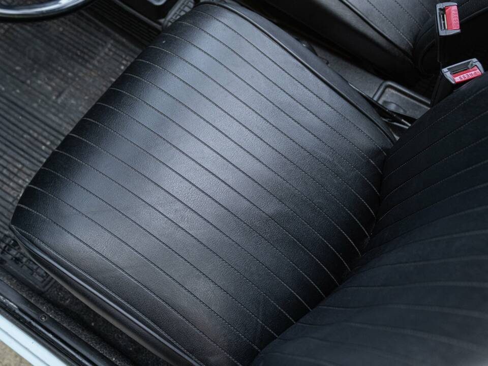 Image 29/47 of FIAT 500 L (1971)