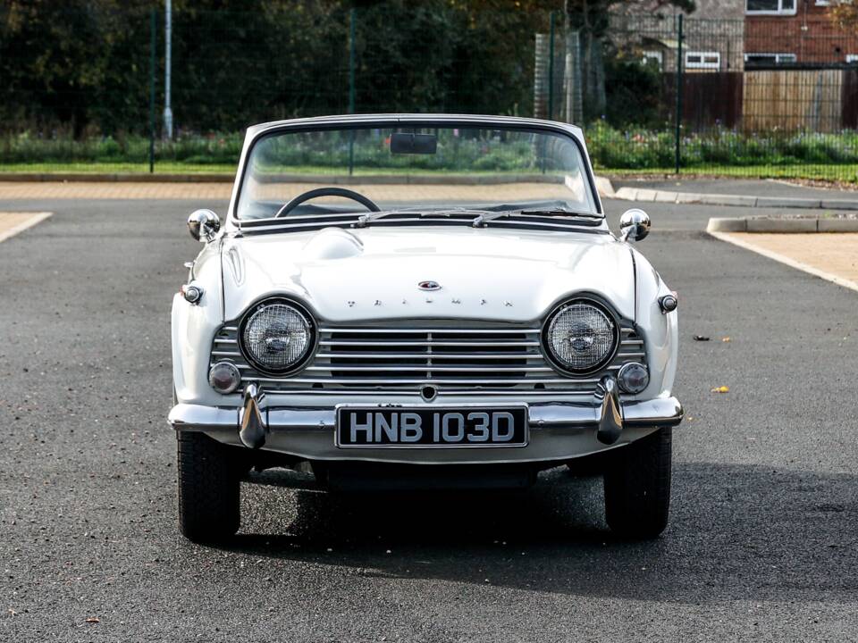 Image 6/42 of Triumph TR 4A (1966)