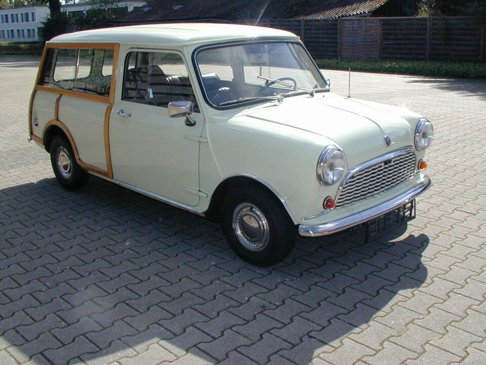 Image 4/5 of Austin Mini Countryman (1969)