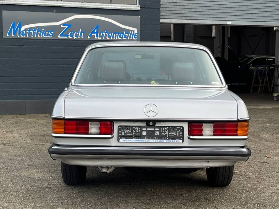 Image 15/51 of Mercedes-Benz 300 D lang (1985)