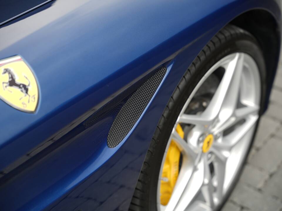 Image 37/50 of Ferrari California T (2015)