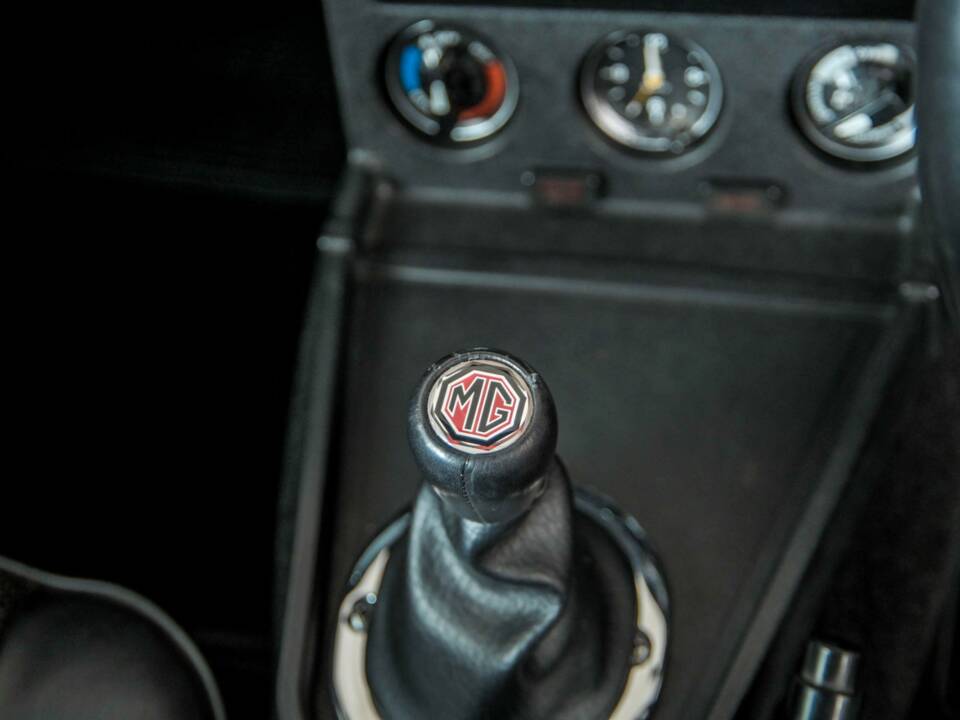 Bild 29/50 von MG MGB GT V8 SEC (1978)