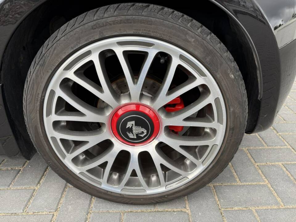 Image 13/17 of Abarth 595C (2015)