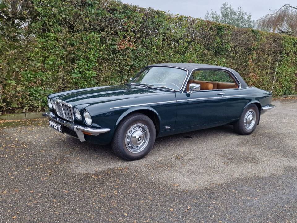 Image 5/30 of Jaguar XJ 6 C 4.2 (1976)