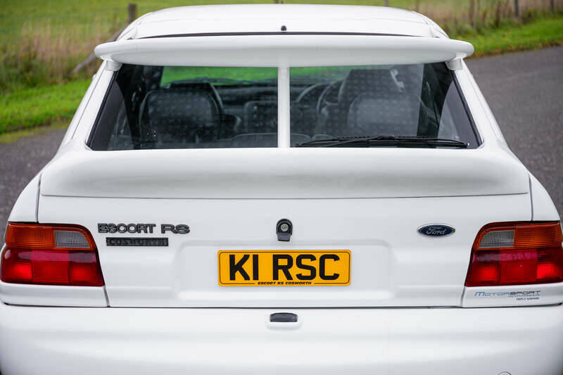 Image 36/41 de Ford Escort RS Cosworth (1992)