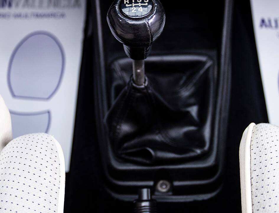 Image 25/37 of Volkswagen Golf Mk I Convertible 1.8 (1990)