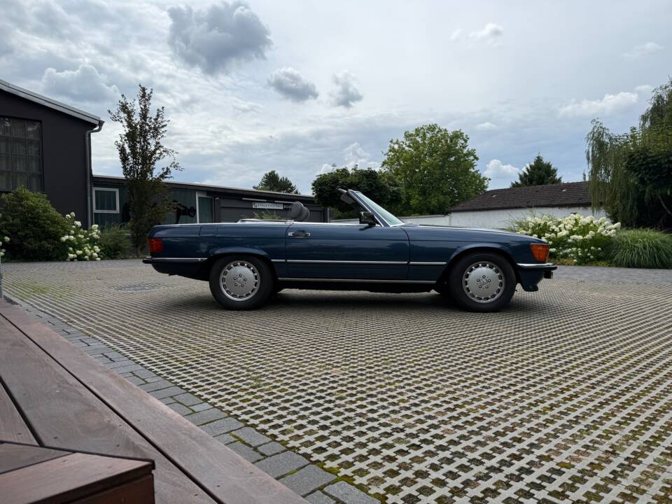 Image 8/30 of Mercedes-Benz 560 SL (1987)