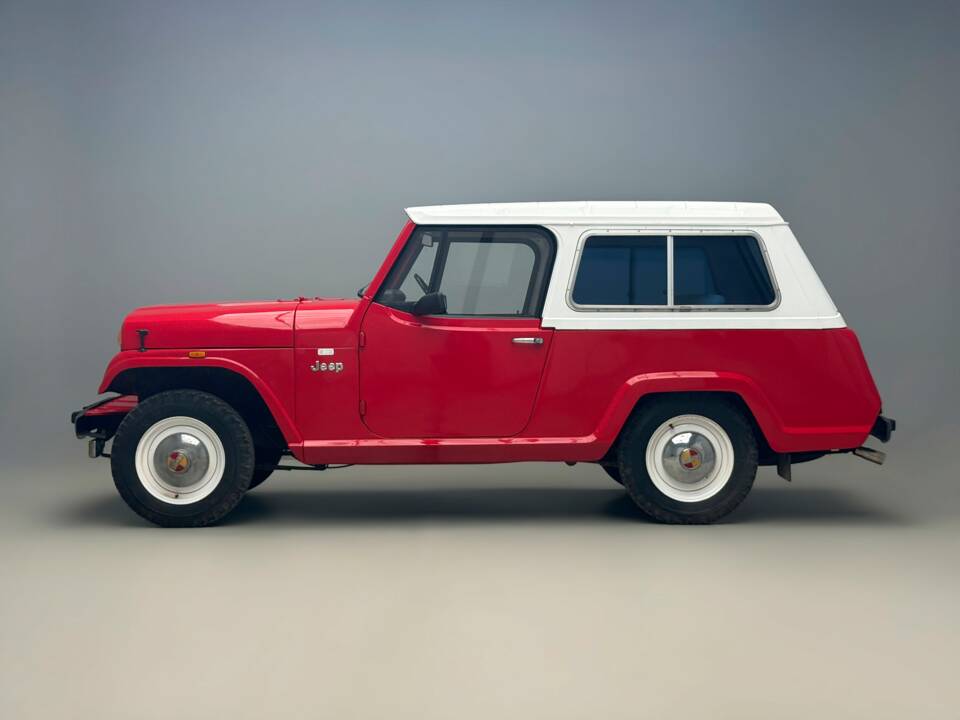 Image 2/20 of Jeep DJ-5F (1977)