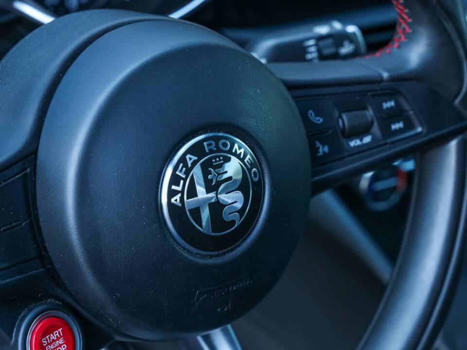 Bild 21/50 von Alfa Romeo Giulia Quadrifoglio (2017)